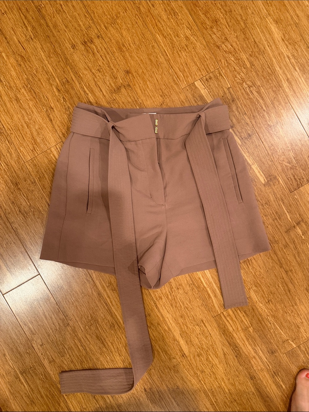 Wilfred High-Waist Belted Women's Shorts in Taupe